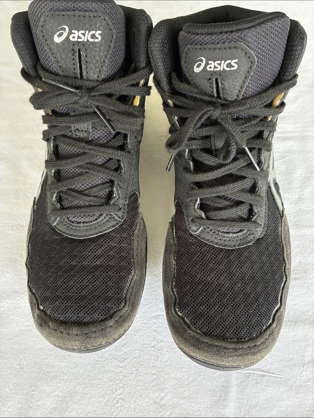 ASICS Boys Black Mesh wrestling shoes with Lace-Up Support